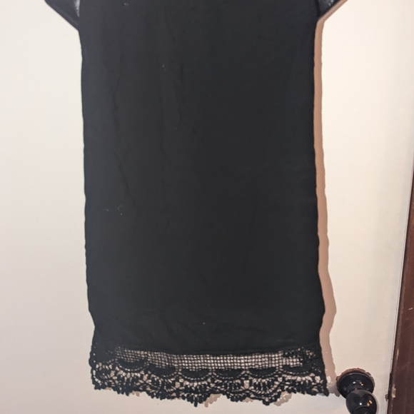 Black tank with crochet detail - Picture 2 of 2